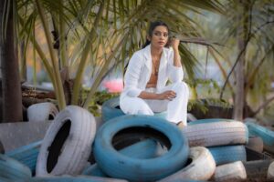 Ashvini Instagram - Adding a little sparkle to each day. ✨

In frame : @thisis_ashvini 
MUA : @keerthana_makeoverartisty 
Captured by : @vijaymonteiro 
Location partner : @kaadgal_resort @kaadgalnaturestay 

#photoshoot #cutegirl #suryavamsha #heroine #gorgeous #bravegirl #selflove #kannadaactress #kannadaactresses #kannadaserials #udhayatv #udayatvkannada #karnatakacrush #karnatakaactress