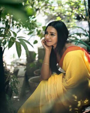 Ashvini Instagram - Everything affects everything- The Butterfly Effect 
@lightupstudios.weddings 

#photooftheday #portraitphotography #poems #photoshoot #saree #sareelove #cottonsaree #sareeshoot #shootideas #poses #sandalwoodactress #kannadaactress #kannada #womanfashion #modelshoot #pictures #picoftheday #posesforpictures #posesforgirls