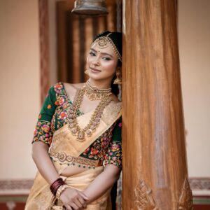 Ashvini Instagram - @make_overbynavyagowda SOUTH 
Delicate layers of makeup…✨🥰
Pure BRIDAL radiance🥰😍
Mua:: @make_overbynavyagowda 
Costume by:: @kannadi_fashion_offical 
Inframe:: @thisis_ashvini s
Pic by:: @ahphotography.blr 
@nandan__swamy 
@mr_cherry_boy_04
Jewel by:: @ah_rental_jewellery 
#viralpictures #bridalmakeup 
#makeupartist #bridaljewellery