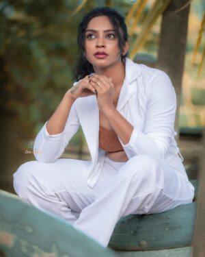 Ashvini Instagram - In frame : @thisis_ashvini 
MUA : @keerthana_makeoverartisty 
Captured by : @vijaymonteiro 
Location partner : @kaadgal_resort @kaadgalnaturestay 

#photoshoot #cutegirl #suryavamsha #heroine #gorgeous #bravegirl #selflove #kannadaactress #kannadaactresses #kannadaserials #udhayatv #udayatvkannada #karnatakacrush #karnatakaactress