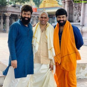 Ashwin Babu Instagram - Happy Birthday Annaya 😍🎂🥰
I have been blessed to have a brother like you annaya ☺️❤️
You are Wonderful, Amazing, Handsome, Strong, Unique, Incredible, hard-working, Honest,  Honorable, perfectionist, soft-hearted, self-made person, true and grateful 🙏 God bless you annaya 
@starmaa @disneyplushotstar 
@zeetelugu @zee5telugu @sreemukhi @itsme_anasuya @varshini_sounderajan @sekharmaster @sridevi_vijaykumar @jabardasth_avinash @vishnupriyabhimeneni @yashwanthmaster @aneemaster @vishwa_raghu_choreographer @iambababaskar @monal_gajjar @mumait @ashu_uuu @shamnakasim @pradeep_machiraju @ambati_arjun @ambati_surekha @prabhakarpodakandla @thevarshabhavanimath @rashmigautam @nanditaswethaa @avikagor @telugufilmnagar @filmyfocus