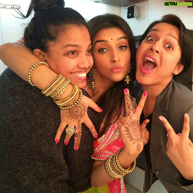 Asin - 17.6K Likes - My crazy team #ionlyworkwithcuties #shootlife