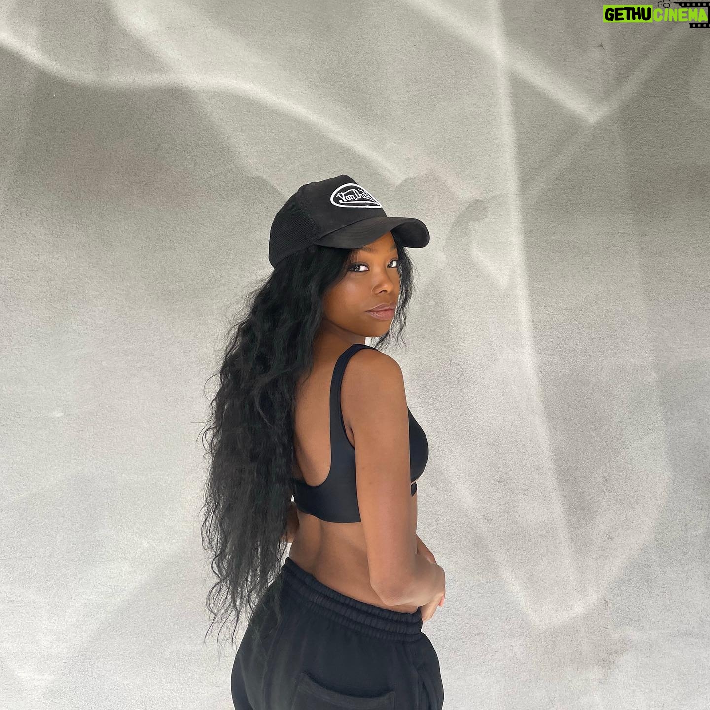 Asjha Cooper - 2.8K Likes - 🐞