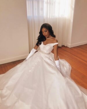 Asjha Cooper Instagram - I GOT MARRIED 👰🏿⁣
⁣
jk watch @cwallamerican tonight to see why I’m all dressed up 😜