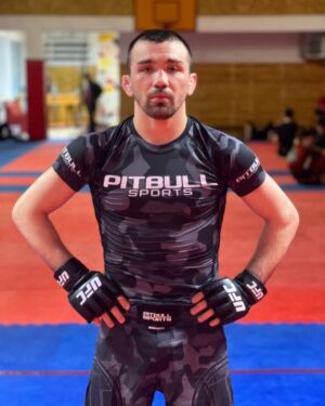 Askar Askarov Instagram - Готовимся к следующему бою с @pitbullsports #pitbullwestcost