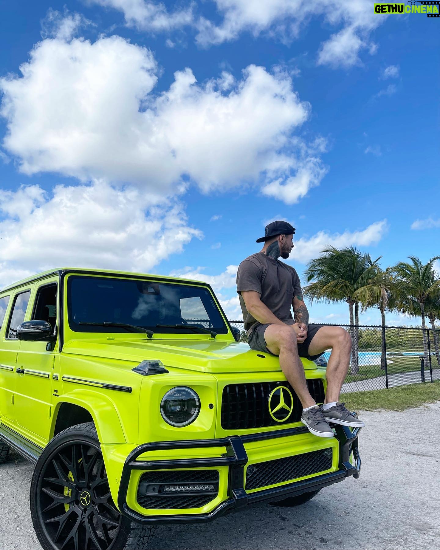 Askar Mozharov - 3.3K Likes - Красиво жить не запретишь 😀#miami #miamirentcars #florida #sunnyislesbeach