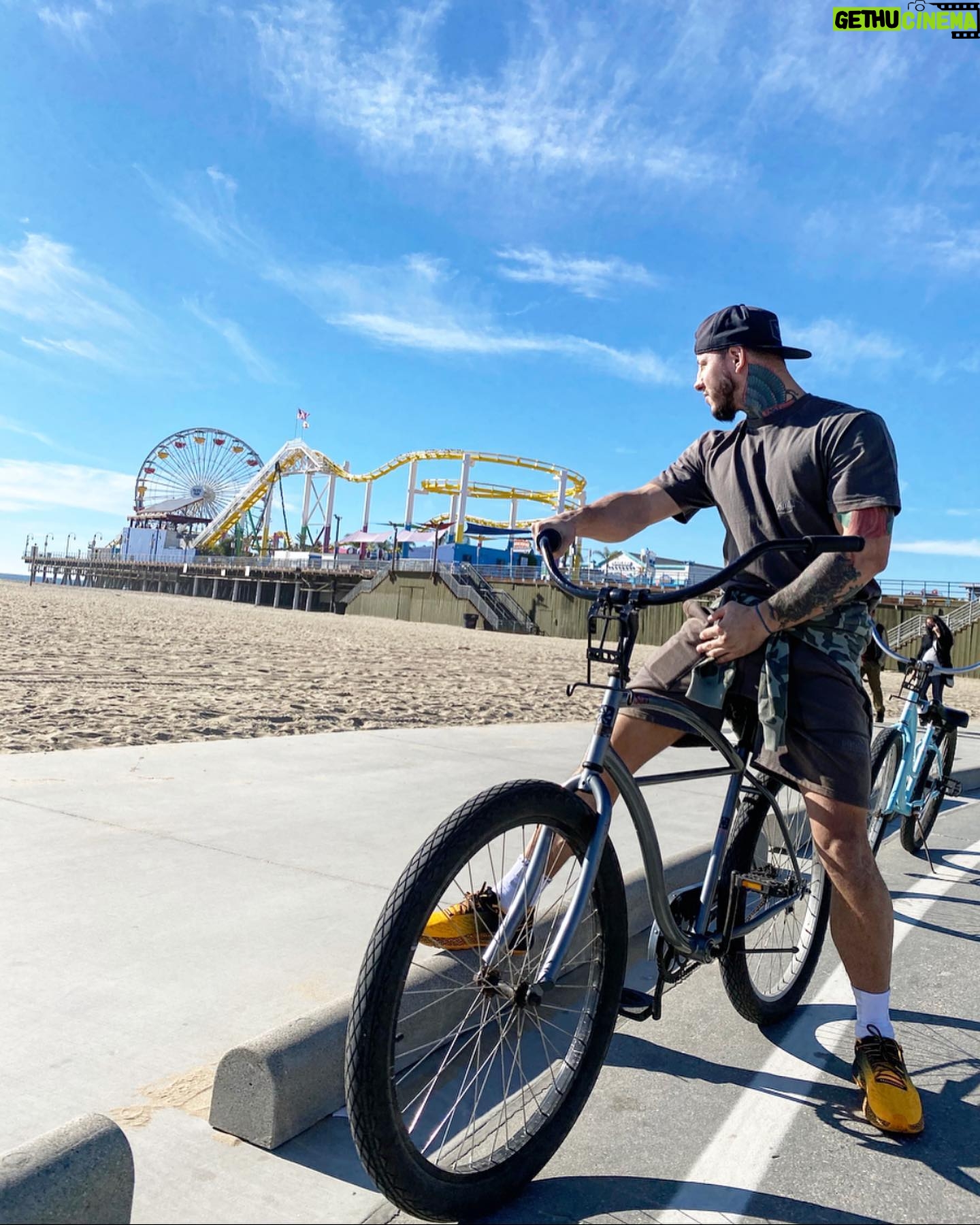 Askar Mozharov - 4.5K Likes - Enjoy 🌞#santamonica #losangeles #california