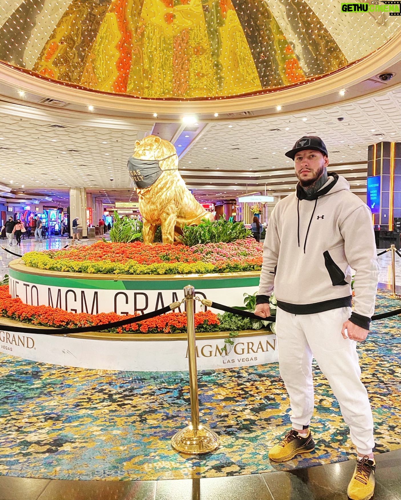 Askar Mozharov - 2K Likes - MGM