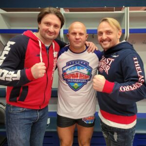 Askold Zapashnyy Instagram - 🇷🇺 С сокрушительной победой тебя и всю твою команду, дорогой друг и "Последний Император" @fedoremelianenkoofficial . Удивительно, как можно одним точным ударом сделать счастливыми миллионы людей, которые болеют за тебя, разделяют с тобой радость твоего триумфа и гордятся быть твоими соотечественниками. Мы очень сильно переживали за тебя!
🇬🇧 With a crushing victory to you and all your team, dear friend and "The Last Emperor" @fedoremelianenkoofficial. It's amazing how you can make millions of people happy with one precise punch, who cheer for you, share the joy of your triumph with you and are proud to be your compatriots. We were very worried about you!
#беллатор #мма #федоремельяненко #командафедора #последнийимператор #друзья #лучший #нокаут #гаситесвет #bellator #mma #fedoremelyanenko #fedorteam #thelastemperor #friends #thebest #knockout
