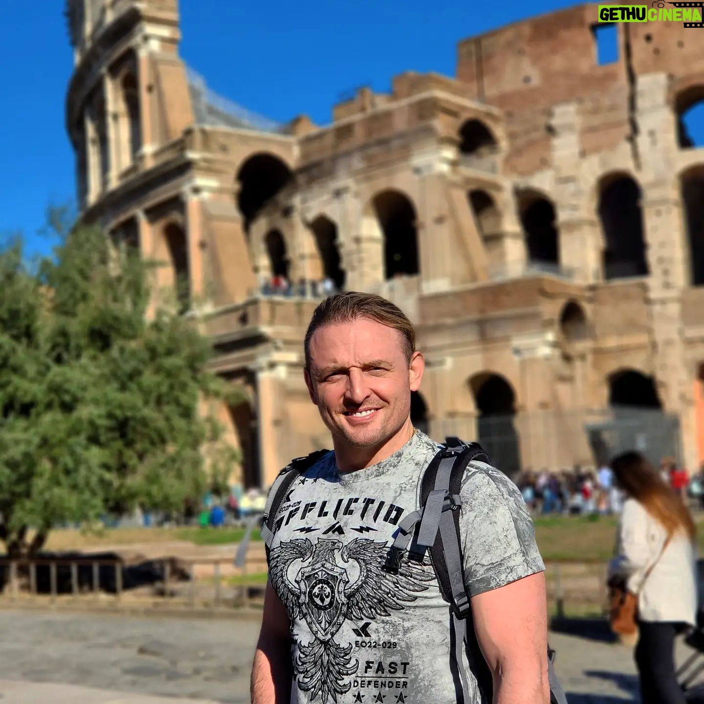 Askold Zapashnyy - 3.9K Likes - 🇷🇺 Привет, Рим! Мы скучали...
🇬🇧 Hello, Rome! We missed you...
#италия #рим #столица #поездка #колизей #вечныйгород #познакомымместам #запашные #аскольд #элен #italy #rome #capital #colosseum #eternalcity #familiarplaces #zapashny #askold #ellen