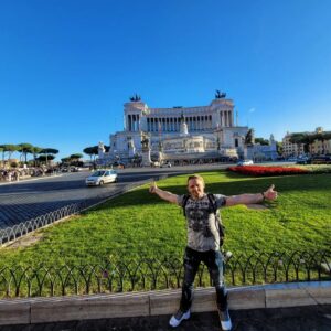 Askold Zapashnyy Instagram - 🇷🇺 Привет, Рим! Мы скучали...
🇬🇧 Hello, Rome! We missed you...
#италия #рим #столица #поездка #колизей #вечныйгород #познакомымместам #запашные #аскольд #элен #italy #rome #capital #colosseum #eternalcity #familiarplaces #zapashny #askold #ellen