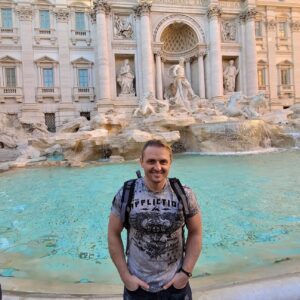 Askold Zapashnyy Instagram - 🇷🇺 Привет, Рим! Мы скучали...
🇬🇧 Hello, Rome! We missed you...
#италия #рим #столица #поездка #колизей #вечныйгород #познакомымместам #запашные #аскольд #элен #italy #rome #capital #colosseum #eternalcity #familiarplaces #zapashny #askold #ellen