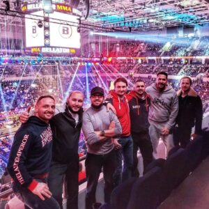 Askold Zapashnyy Instagram - 🇷🇺 С сокрушительной победой тебя и всю твою команду, дорогой друг и "Последний Император" @fedoremelianenkoofficial . Удивительно, как можно одним точным ударом сделать счастливыми миллионы людей, которые болеют за тебя, разделяют с тобой радость твоего триумфа и гордятся быть твоими соотечественниками. Мы очень сильно переживали за тебя!
🇬🇧 With a crushing victory to you and all your team, dear friend and "The Last Emperor" @fedoremelianenkoofficial. It's amazing how you can make millions of people happy with one precise punch, who cheer for you, share the joy of your triumph with you and are proud to be your compatriots. We were very worried about you!
#беллатор #мма #федоремельяненко #командафедора #последнийимператор #друзья #лучший #нокаут #гаситесвет #bellator #mma #fedoremelyanenko #fedorteam #thelastemperor #friends #thebest #knockout
