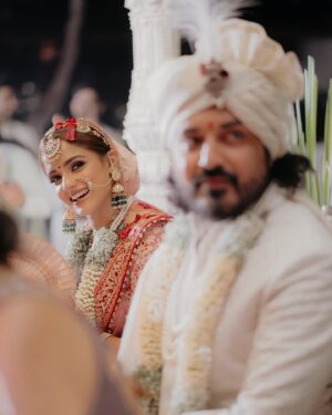 Asmita Sood Instagram - “Be foolishly in love,because love is all there is.” ♥️ 
Outfit : @rimpleandharpreet 
Jewellery : @raabtabyrahul 
MUA : @chandnisinghstudio 
Photographer : @epicstories.in 
Wedding Planner : @mpirevents 
#chasingsunsetsforever #foreverandbeyond #infinitelove #mrandmrs #love