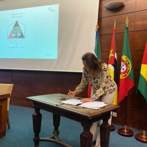 Assunção Cristas Instagram - Uma bela maneira de começar o meu dia de anos: a assinar o manifesto das Mulheres pelo Clima na @cplp_secretariado.executivo. O meu desejo é que mais se juntem e que esta iniciativa cresça e dê frutos! #CPLP #MulherespeloClima