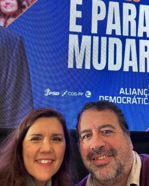 Assunção Cristas Instagram - Em Coimbra, a apoiar a nossa amiga Rita Júdice, grande candidata da AD! 🧡💙 #MudançaSegura