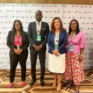 Assunção Cristas Instagram - Estou em Luanda a participar na Eco.Summit Conferência Internacional de Energias Renováveis e Desenvolvimento Limpo. Aqui, com os meus colegas.