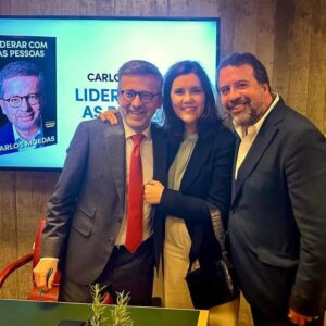 Assunção Cristas Instagram - Uma alegria partilhar o fim de tarde com o nosso amigo Carlos Moedas. Parabéns pelo livro e pela excelente sessão!