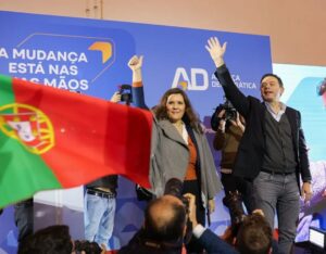 Assunção Cristas Instagram - 🚌OURÉM

💙 Contámos com a presença da nossa ex-presidente @assuncaocristas para dizermos aos oureenses que podem confiar numa #MudançaSegura no próximo 10 de março ! 

💪A onda vai crescendo, Portugal vai ganhar ! 

📸António Noronha 

#CDSPP #Direita #Portugal #Legislativas2024