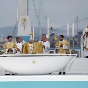Assunção Cristas Instagram - Guardarei sempre nas boas memórias a visita de Bento XVI em 2010, a missa no Terreiro do Paço e o belíssimo discurso no CCB. 

O Papa Emérito deixa-nos uma grande obra e o seu gesto de dar lugar ao Papa Francisco ecoará por muito tempo. Que o Senhor o tenha em paz.