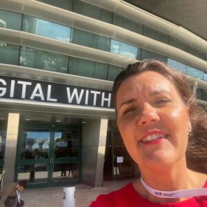 Assunção Cristas Instagram - Estou a participar com muito gosto na "Digital with Purpose Global Summit 2022" no painel com a temática "SMEs with Purpose: The Next Generation of Companies and Solution Providers". #DWP2022 #DWP #digitalwithpurpose