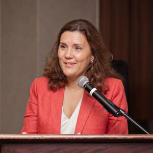 Assunção Cristas Instagram - Estou em Maputo na Conferência: “ESG no contexto de Moçambique”, organizada pela VdA - Vieira de Almeida e o escritório parceiro local - GDA. 

Tive muito gosto em participar como Keynote Speaker e como moderadora de um painel com a temática: "Tendências Climáticas e Ambientais". 

#Moçambique #Maputo #Clima #Ambiente