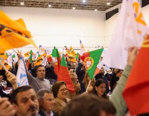Assunção Cristas Instagram - 🚌OURÉM

💙 Contámos com a presença da nossa ex-presidente @assuncaocristas para dizermos aos oureenses que podem confiar numa #MudançaSegura no próximo 10 de março ! 

💪A onda vai crescendo, Portugal vai ganhar ! 

📸António Noronha 

#CDSPP #Direita #Portugal #Legislativas2024