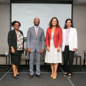 Assunção Cristas Instagram - Estou em Maputo na Conferência: “ESG no contexto de Moçambique”, organizada pela VdA - Vieira de Almeida e o escritório parceiro local - GDA. 

Tive muito gosto em participar como Keynote Speaker e como moderadora de um painel com a temática: "Tendências Climáticas e Ambientais". 

#Moçambique #Maputo #Clima #Ambiente