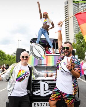 Asttina Mandella Instagram - It’s time for all us Colour Warriors to Unite as London Pride is Upon Us! Wishing everyone a fabulous and wonderful Pride! 🏳️‍🌈🏳️‍⚧️ 

Last year I had the Pleasure to work with @playstationuk for @prideinlondon! And she back again this year, channeling a special iconic PlayStation Character.

HAPPY LONDON PRIDE!! #londonpride #prideinlondon #lgbtq #playstation #gaymers