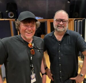Atle Antonsen Instagram - Det var da feen så bleikfeit, hvit bymann (55) man ble ved siden av villmarkslegenden. Speidern virker brått så fjernt. #detplystres @larsmonsenofficial
