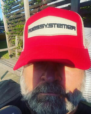 Atle Antonsen Instagram - Det våres. Men man får heldigvis vesentlig skygge, besørget av landets feteste caps.