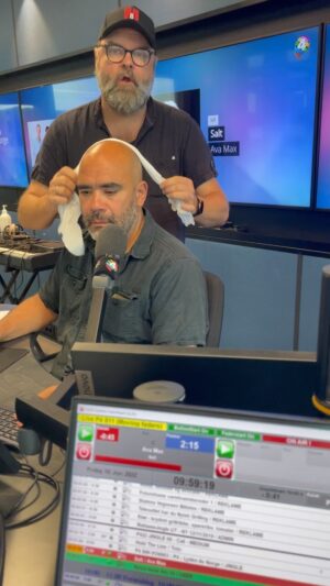 Atle Antonsen Instagram - Nypolert og fin til Dagens misjonsvirksomhet. Nuh. @p4radio @goldeninsta #misjonenpåp4