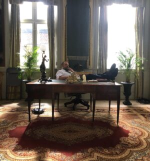 Atle Antonsen Instagram - Nok en dag på kontoret.