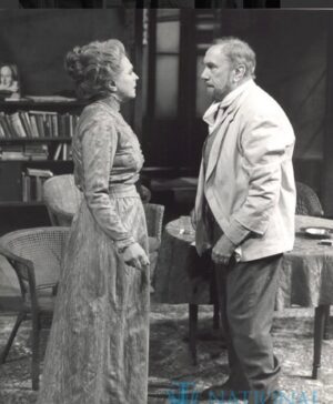 Atle Antonsen Instagram - Den største legenden av dem alle, bautaen Espen Skjønberg er død. Her sammen med Rut Tellefsen i Lang Dags Ferd Mot Natt i 1989. Til dags dato min aller største teateropplevelse. @nationaltheatret