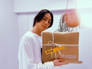 Atsuhiro Inukai Instagram - JUNONBOYになって今年で10年。
長いようで短かったなぁ。
編集部からTシャツいただきました。
#犬飼貴丈#ジュノン#junon#生みの親#ジュノンボーイ#もうボーイと言える歳ではない#junonman#二次面接で言われた言葉は#眉毛を剃るな