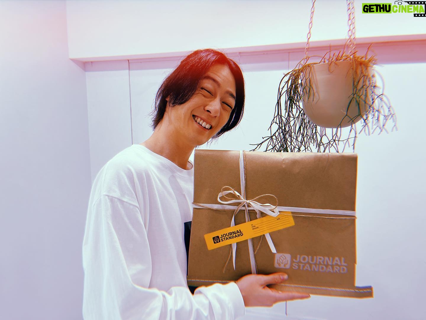 Atsuhiro Inukai - 36.2K Likes - JUNONBOYになって今年で10年。
長いようで短かったなぁ。
編集部からTシャツいただきました。
#犬飼貴丈#ジュノン#junon#生みの親#ジュノンボーイ#もうボーイと言える歳ではない#junonman#二次面接で言われた言葉は#眉毛を剃るな