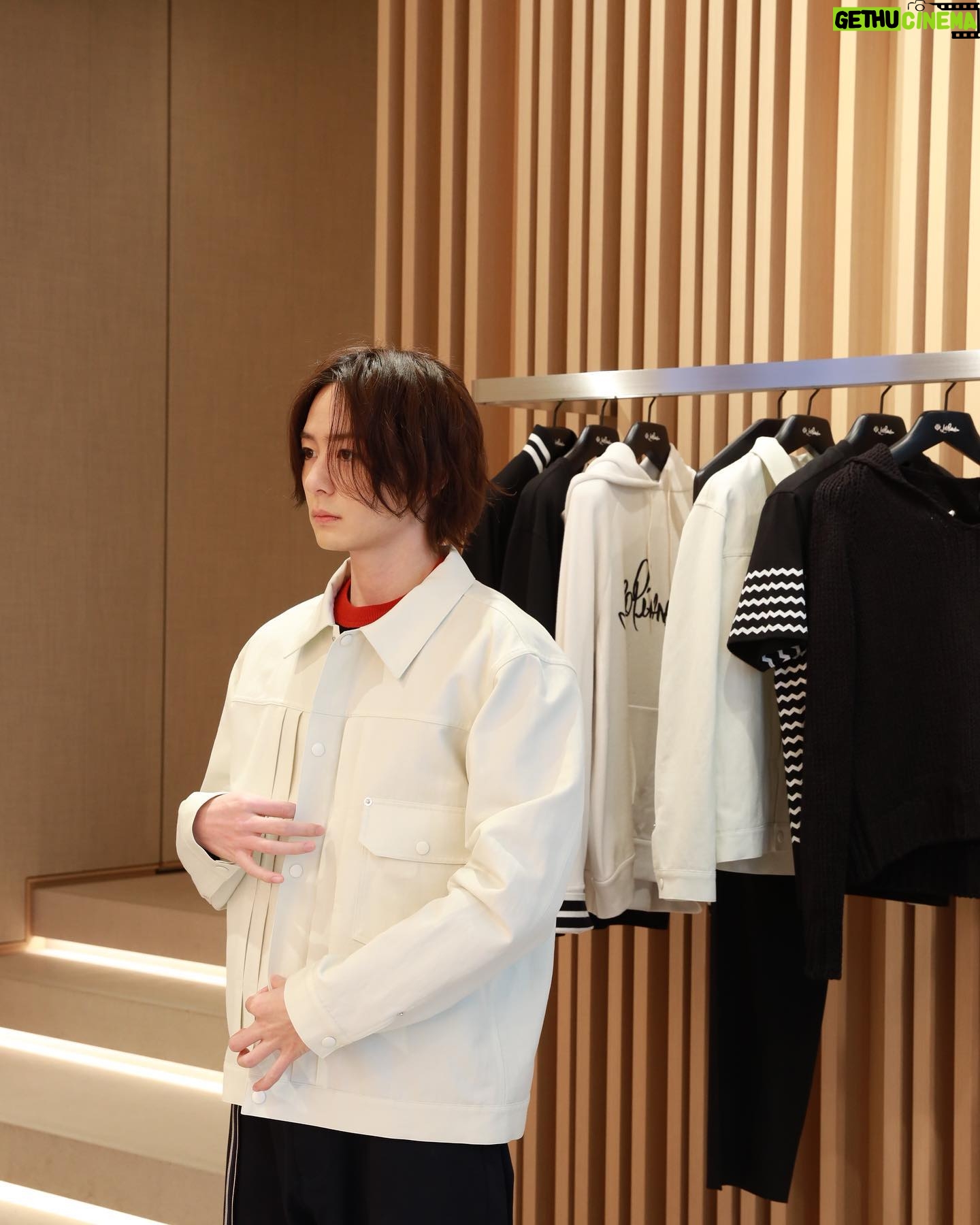 Atsuhiro Inukai - 47.1K Likes - Loro Pianaにて。
沢山の洋服、カルチャーに触れられて幸せ
ストリートテイスト。
@loropianaofficial
#fujiwaraxloropiana#loropiana#inupiana#銀座#銀座ってだけで#緊張する#アイムフロム#徳島