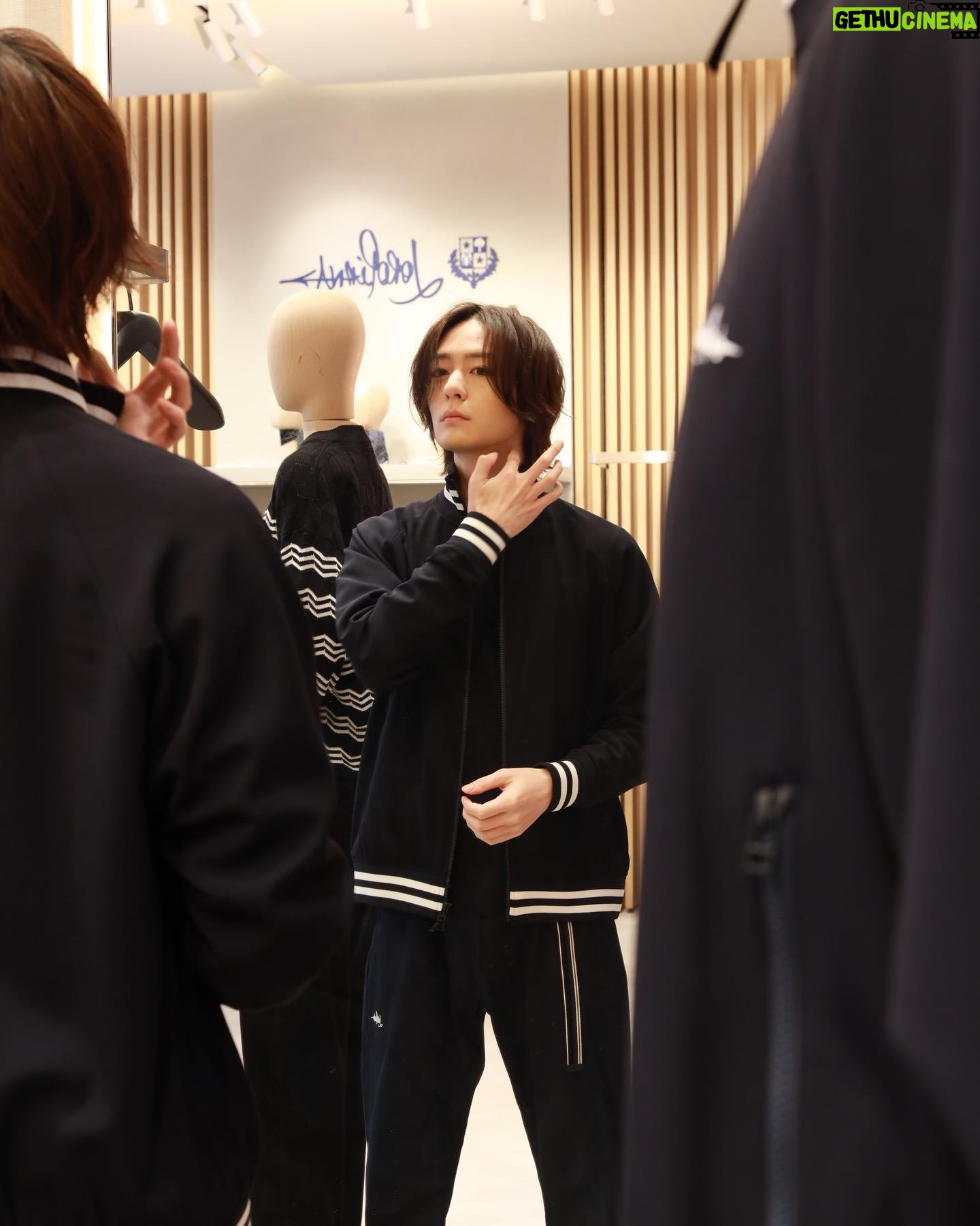 Atsuhiro Inukai - 47.1K Likes - Loro Pianaにて。
沢山の洋服、カルチャーに触れられて幸せ
ストリートテイスト。
@loropianaofficial
#fujiwaraxloropiana#loropiana#inupiana#銀座#銀座ってだけで#緊張する#アイムフロム#徳島