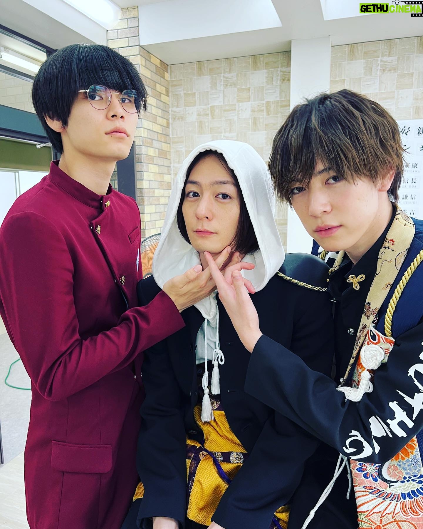 Atsuhiro Inukai - 48.7K Likes - 22時30分から新・信長公記8話放送です!
#新信長公記#犬飼貴丈#内藤秀一郎#萩原利久#この写真撮った覚えない#左手はそえるだけ