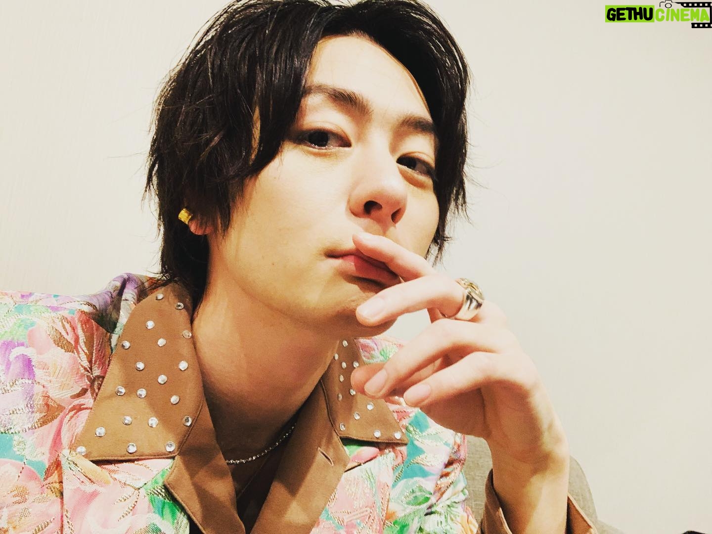 Atsuhiro Inukai - 27.2K Likes - 絶対BLになる世界VS絶対BLになりたくない男クランクアップしました。
ぜひCSテレ朝チャンネル1でお楽しみください。
#絶対BL#犬飼貴丈#世界にあらがう男#モブ#異端児#革命児#99人が前に進んでも#1人逆走する男