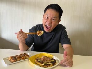 Atsuhiro Tsuda Instagram - 3つの魔法でおいしく焼ける、魔法のお好み焼粉も魔法のたこ焼粉もゴイゴイスー！昭和産業さん、スーを差し上げます！！！

我が家で粉もんパーティーした動画も見てください！
娘と好きな具材で作ってみたらとても楽しかったです！
https://youtu.be/10eDn2H_w-U

#PR
#昭和産業
#おいしく焼ける魔法のお好み焼粉
#おいしく焼ける魔法のたこ焼粉
#ごいごいすー