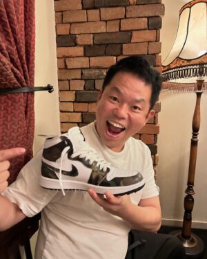 Atsuhiro Tsuda Instagram - 誕生日プレゼントでバーディーチャンすー！からジョーダン1のゴルフシューズ貰ったー！うれぴ！うれし！すーすすー