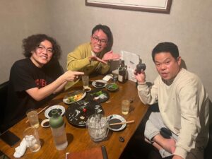 Atsuhiro Tsuda Instagram - 先日よじょうの優勝記念パーチーをしたんだけど2人から逆に誕生日プレゼントもらった、ちっさいラムダッシュ欲しかったやつ
昔は誕生日プレゼントで買ってきた商品の半分の金額を請求してきたのに、立派になったね
よじょうおめでとう
僕もおめでとう
市川はよーいドンのお茶運び継続おめでとう