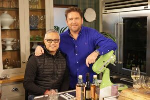 Atul Kochhar Instagram - Don’t miss @chefatulkochhar on @saturdayjamesmartin at the weekend! 👨‍🍳

Tune in from 9.30am on @itv this Saturday, when Atul joins @jamesmartinchef to cook the delicious Crab Bonda dish for you to try at home, or catch up later on @itvxofficial 📺

#saturdayjamesmartin #itv #celebritychef #indianfoodlovers