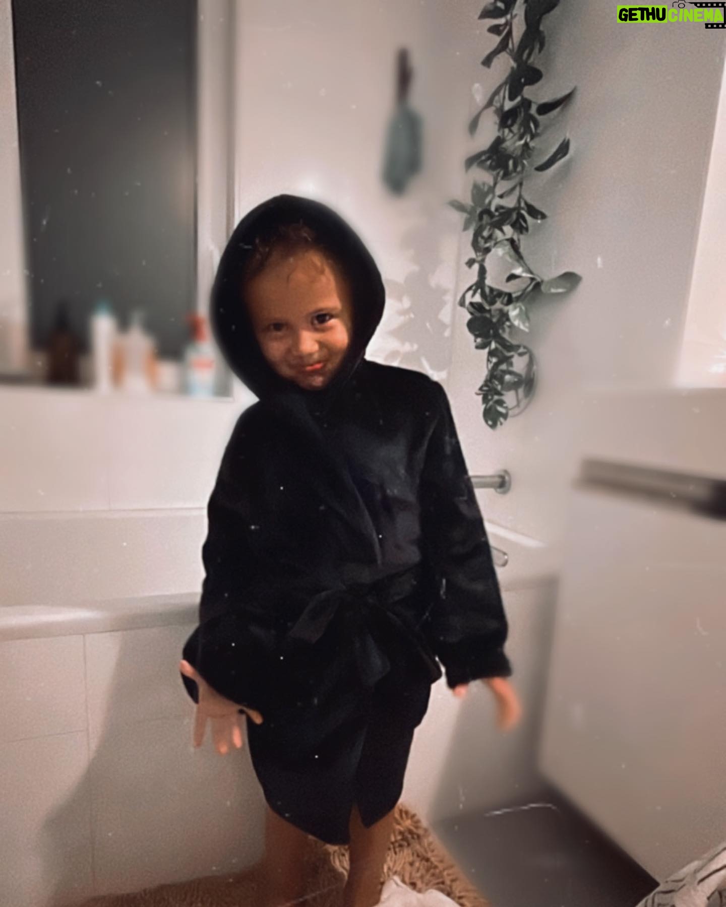 Aubin Wise - 2K Likes -