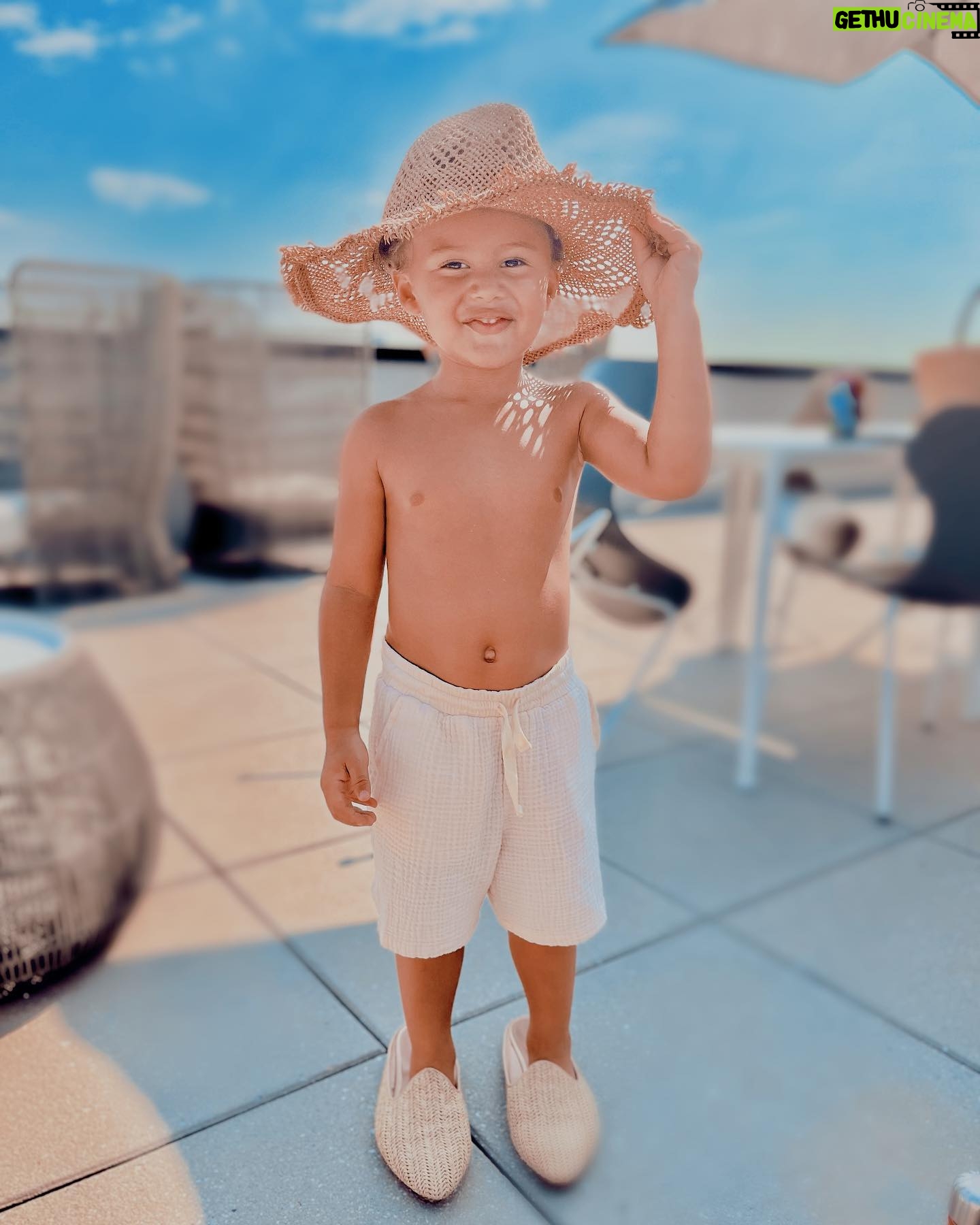 Aubin Wise - 2K Likes - My whole heart