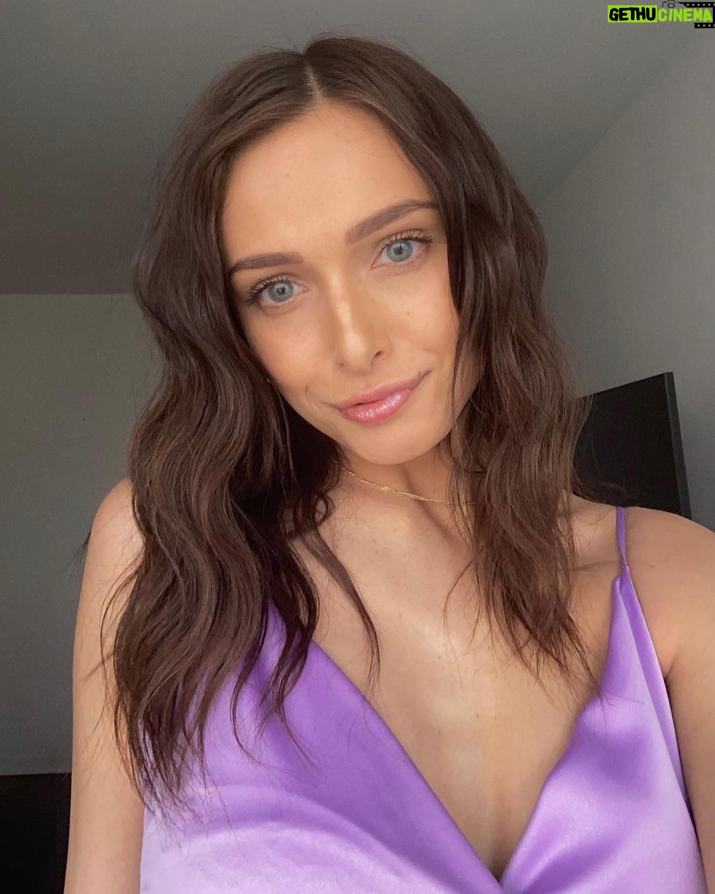 Audrey Blanchet - 434 Likes - Typique selfie dans le salon💐