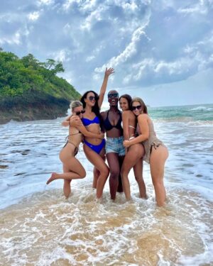 Audrey Blanchet Instagram - De beaux souvenirs gravés dans ma mémoire avec elles🌞🤍