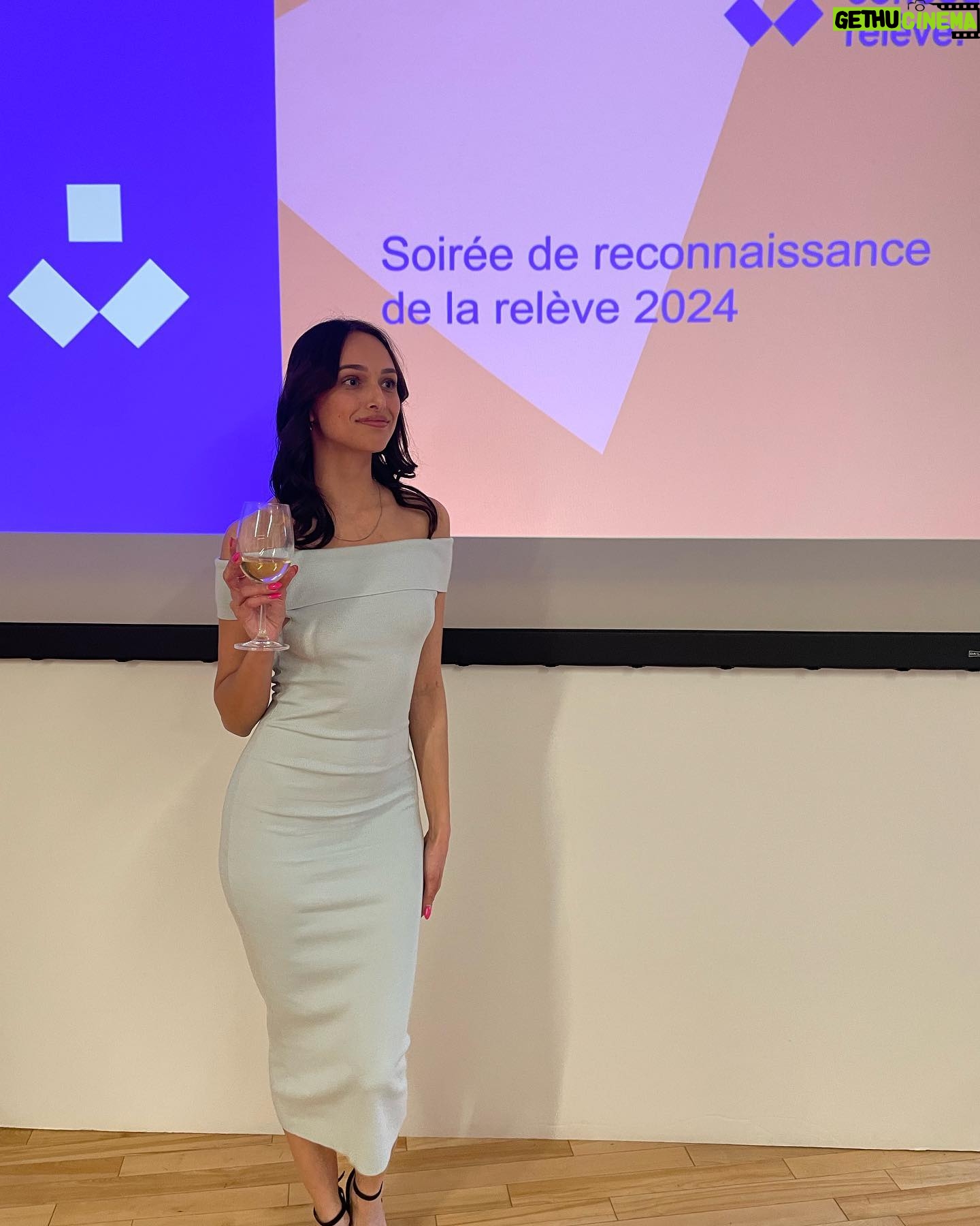 Audrey Blanchet - 600 Likes - Un beau projet qui se conclut✨Quatre mois de travail m’ayant permis de développer de précieuses compétences professionnelles. Très reconnaissante d’avoir vécu cette expérience enrichissante.
Un grand merci à @cocacolaquebec @a2c.quebec et @fsaulaval pour cette belle opportunité🩵