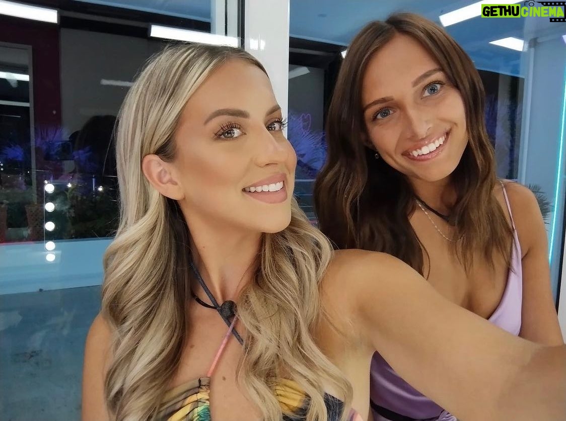 Audrey Blanchet - 463 Likes - Est-ce Audrey ou Bianca qui quitte la villa ce soir?
Ne manquez pas la cérémonie de la flamme ce soir 21h sur @tvareseau et TVA 🔥🔥🔥
@liledelamourtva 🌴💖
- @miss_sonia_fit 🥰